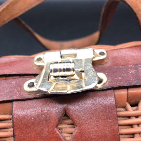 Rare Find 60s/70s Coated Wicker Buckle Handbag Hand Made In Hong Kong EUC - Picture 7 of 13